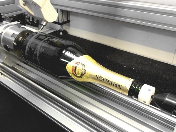 Flaschengravur Sektflasche CNC Flaschengravur Sektflasche
