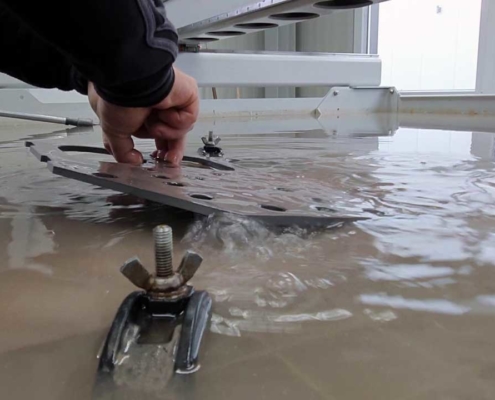 Resultat des Wasserstrahlschneidens von Stahl Resultat des Wasserstrahlschneidens von Stahl