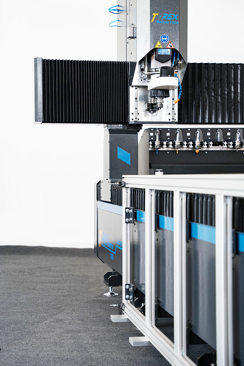cnc-portalfräsmaschine-mit-200mm -verfahrhöh CNC-Portalfraesmaschine mit Seitenbearbitung