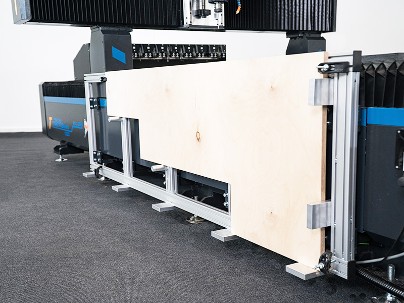 cnc-portalfräsmaschinet-rex-servo-mit-seitenbearbitung CNC-Portalfraesmaschine T-Rex-Servo mit Seitenbearbitung