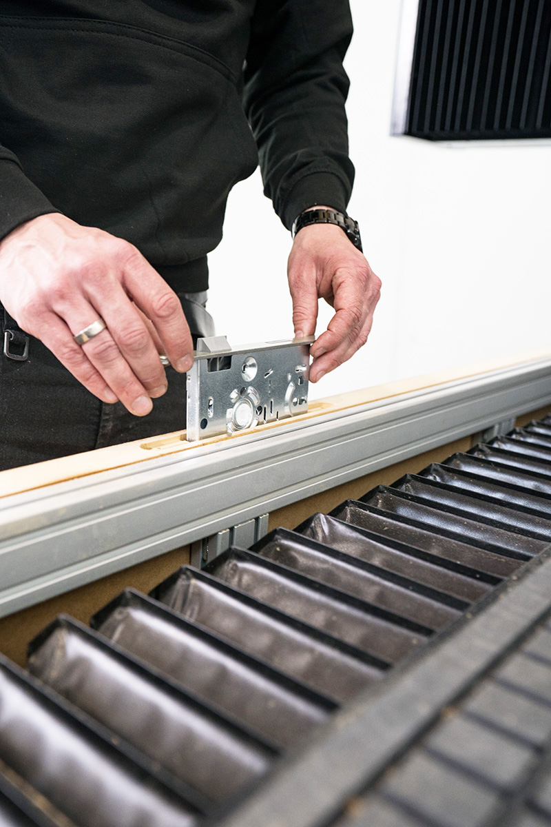cnc-portalfräsmaschinet-rex-servo-mit-türschloss