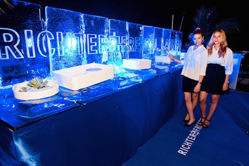 Eiskalte Präsentation bei 35 Grad Eiskalte Präsentation bei 35 Grad