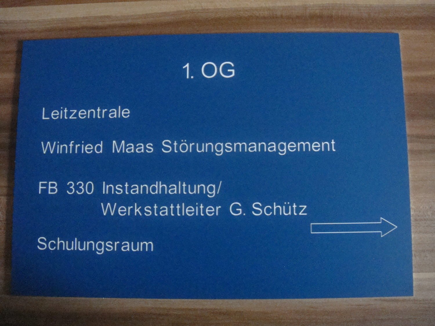 Hinweisschilder gravieren aus Kunststoff Hinweisschilder gravieren aus Kunststoff