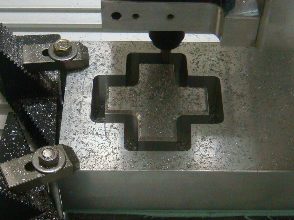 Metall fräsen mit der CNC Fräse Metall fräsen mit der CNC Fräse