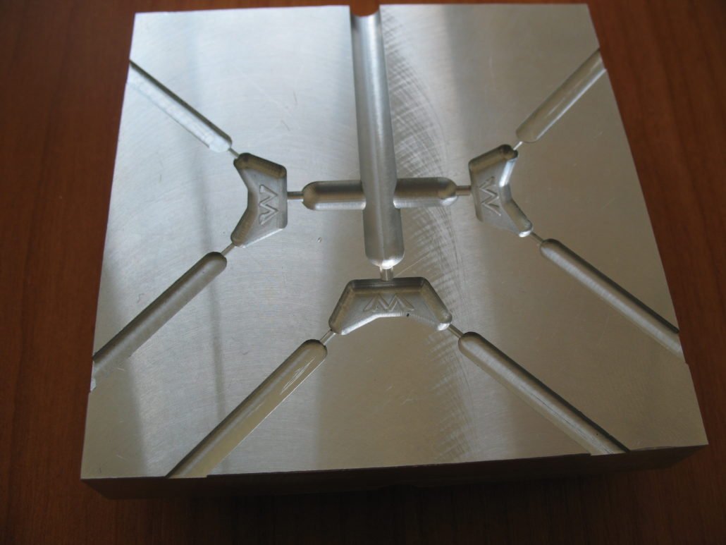 Spritzgussform aus Alu 3D fräsen Spritzgussform aus Alu 3D fräsen