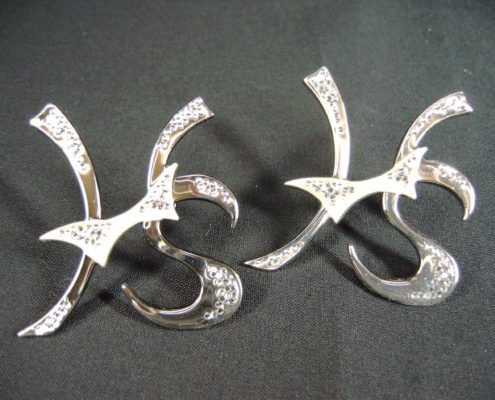Verzierung aus Edelstahl mit Swarovski-Kristallen besetzt Verzierung aus Edelstahl mit Swarovski-Kristallen besetzt